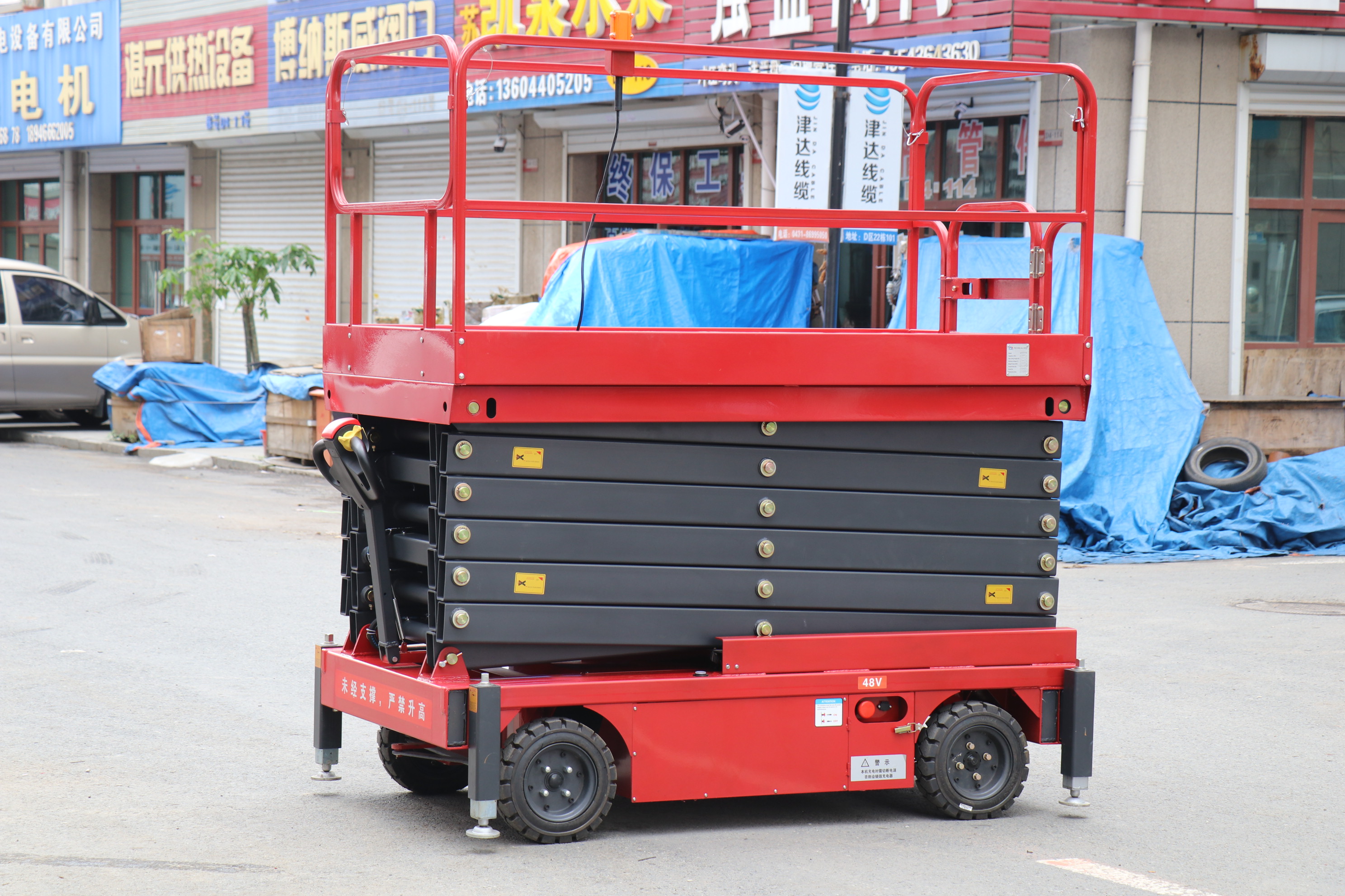 辅助行走剪叉升降平台