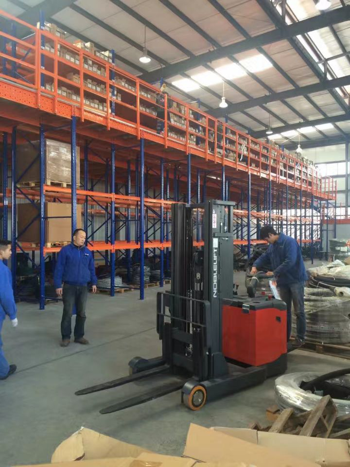 PS前移叉车交付客户现场